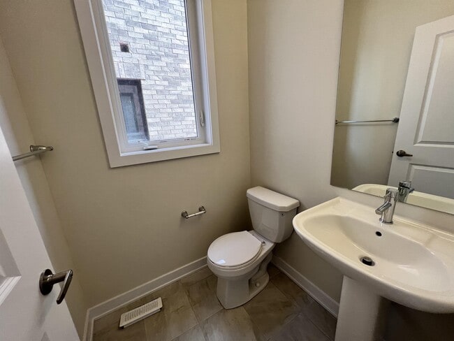 43 Keelson St in Welland, ON - Building Photo - Building Photo