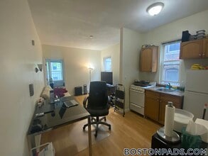 59 S Huntington Ave, Unit 2 in Boston, MA - Building Photo - Building Photo