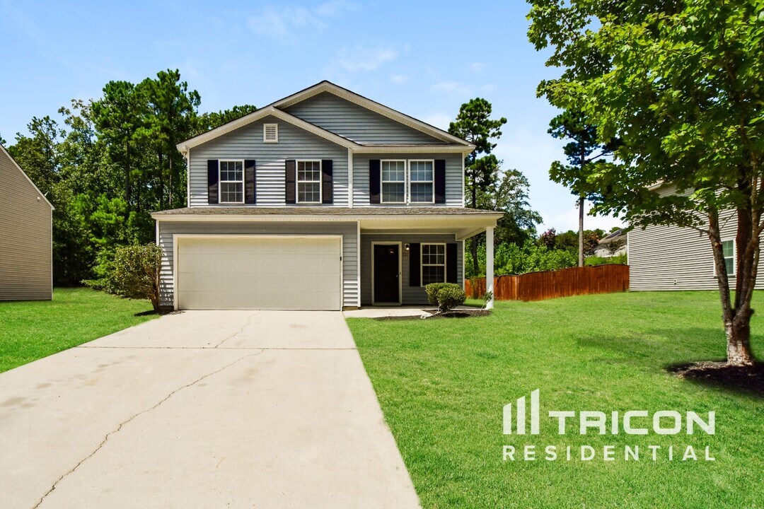 321 Lingonberry Dr in Hopkins, SC - Foto de edificio