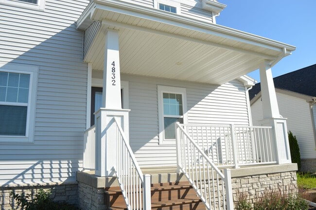 4832 Lacy Rd in Fitchburg, WI - Building Photo - Building Photo