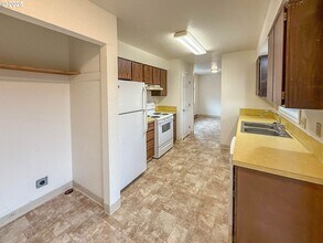 1927-1929 Green Ave in Roseburg, OR - Building Photo - Building Photo