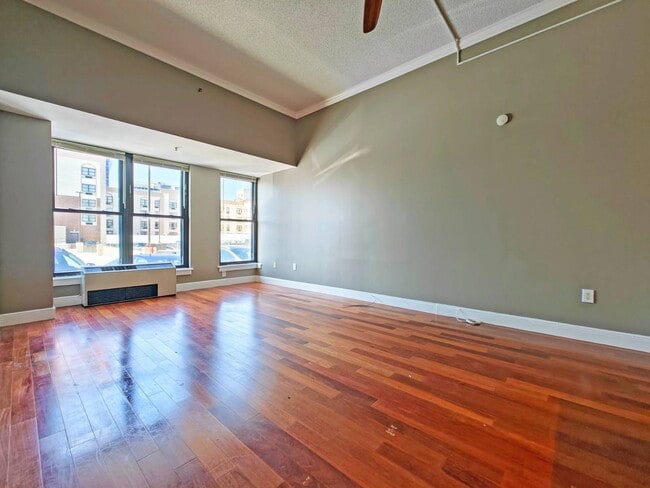 33 Lecount Pl in New Rochelle, NY - Building Photo - Building Photo