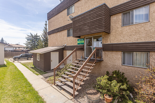 Millhurst Manor in Edmonton, AB - Building Photo - Building Photo