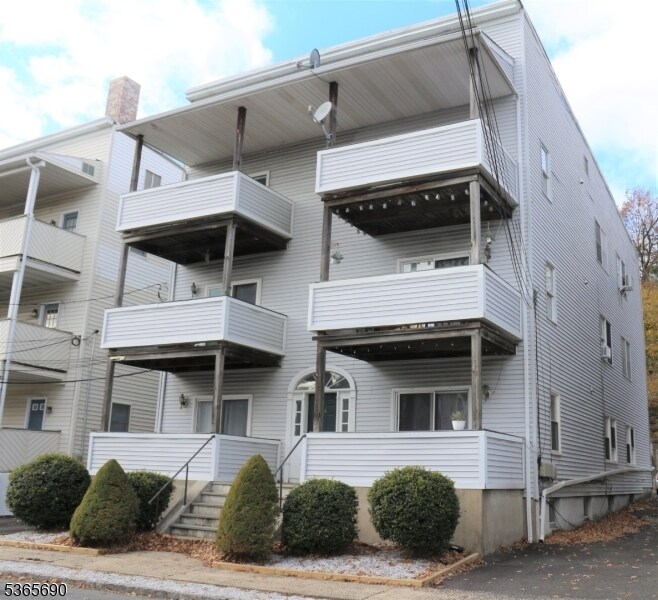 24 Orchard St in Summit, NJ - Foto de edificio
