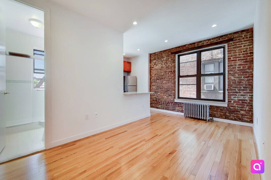 31-15 32nd St-Unit -17 in Queens, NY - Building Photo
