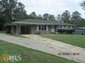 215 Laramie Rd in Griffin, GA - Building Photo - Building Photo