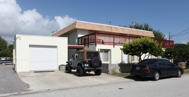 402 8th Ave S in Jacksonville Beach, FL - Foto de edificio - Building Photo