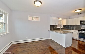 1028 S Monitor Ave in Chicago, IL - Building Photo - Building Photo