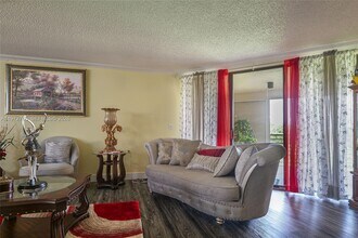 7200 Radice Ct in Lauderhill, FL - Building Photo - Building Photo