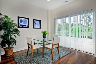 1 Elm Creek Dr in Elmhurst, IL - Building Photo - Building Photo