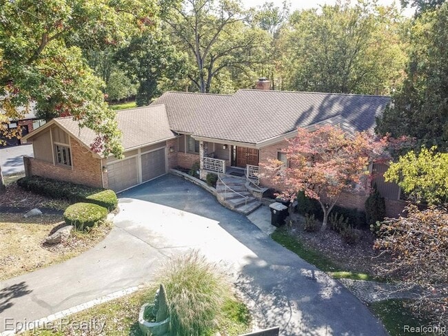 property at 135 W Hickory Grove Rd