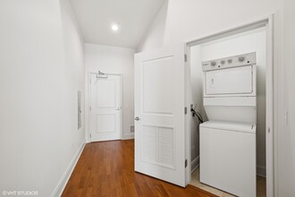 850 N Lake Shore Dr, Unit 704 in Chicago, IL - Building Photo - Building Photo