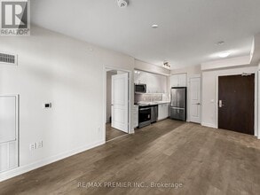 38 Annie Craig Dr in Toronto, ON - Building Photo - Building Photo