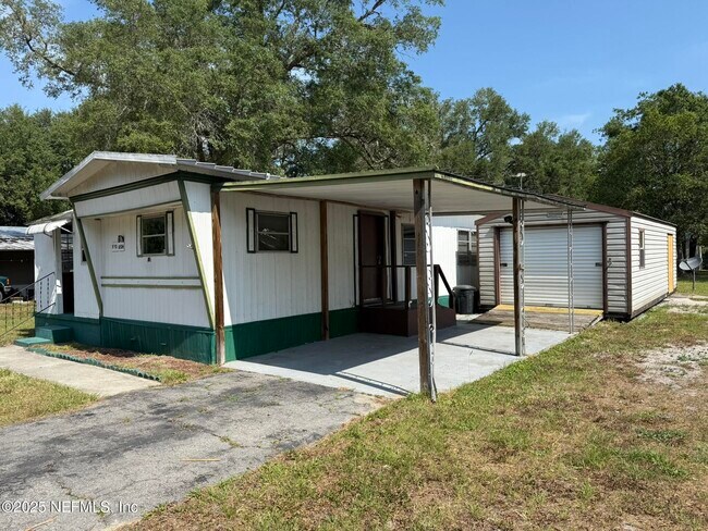 108 Ash St in Interlachen, FL - Building Photo - Building Photo