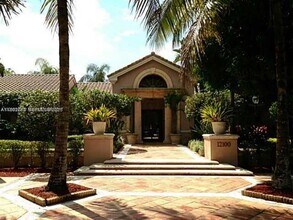 12112 St.Andrews Pl in Miramar, FL - Building Photo - Building Photo