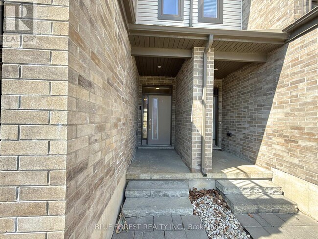 2112-2112 Meadowgate Blvd in London, ON - Building Photo - Building Photo