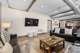301 E Walnut St in Des Moines, IA - Building Photo - Building Photo