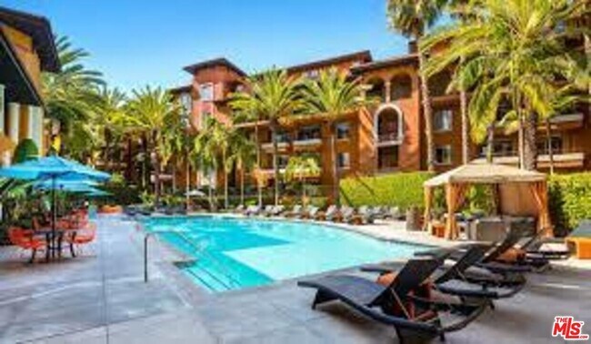 348 Hauser Blvd-Unit -4-405 in Los Angeles, CA - Building Photo - Building Photo