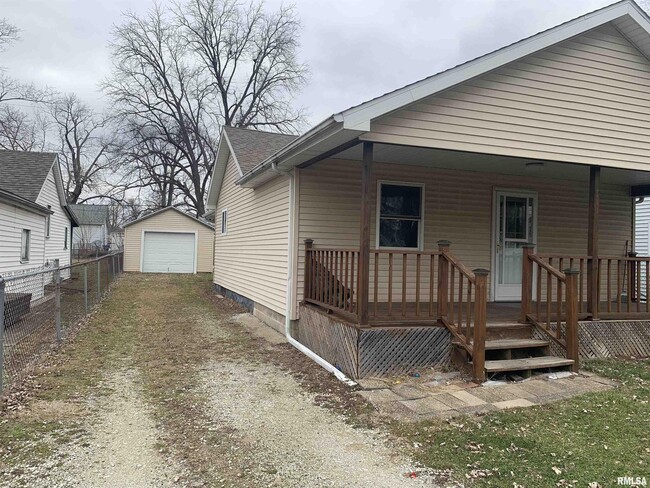 803 E London Ave in Peoria Heights, IL - Building Photo - Building Photo