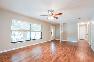 8318 Mattituck Cir in Orlando, FL - Foto de edificio - Building Photo