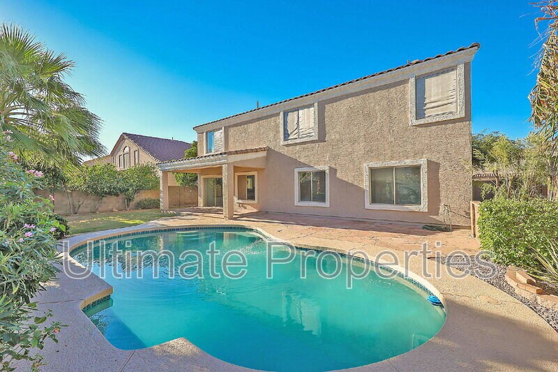 5267 W Angela Dr in Glendale, AZ - Building Photo