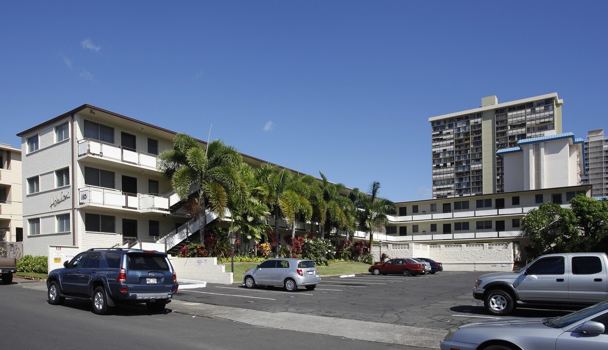 Hokulani in Honolulu, HI - Foto de edificio