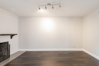 7812 Renaissance Ct in Charlotte, NC - Building Photo - Building Photo