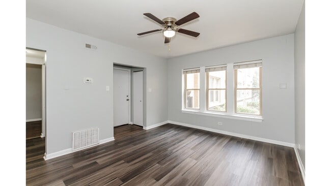 2400 N Kilbourn Ave in Chicago, IL - Building Photo - Building Photo