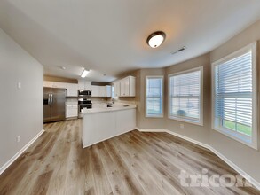 800 Betsy Ross Trail in Hampton, GA - Building Photo - Building Photo