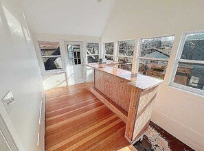 140 Broadway, Unit Upstairs in Libertyville, IL - Foto de edificio - Building Photo