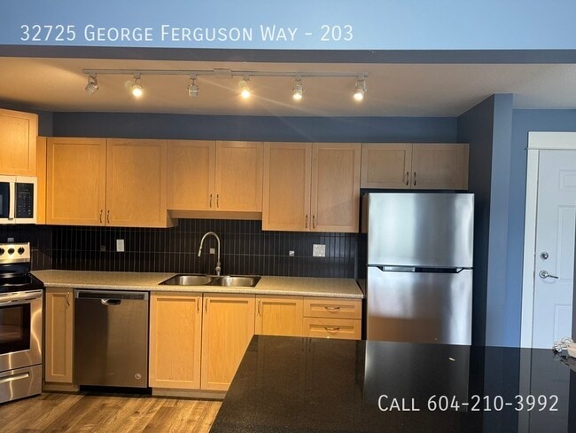 32725 George Ferguson Way in Abbotsford, BC - Building Photo - Building Photo