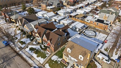 6640 W Foster Ave in Chicago, IL - Foto de edificio - Building Photo