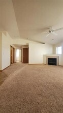 6601 Creekside Dr NE in Cedar Rapids, IA - Building Photo - Building Photo