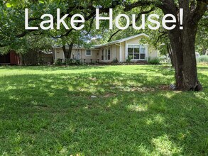 7472 Love Cir in Fort Worth, TX - Building Photo - Building Photo