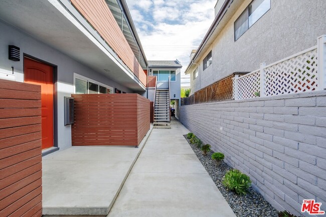 1116 San Rafael Ave in Glendale, CA - Foto de edificio - Building Photo