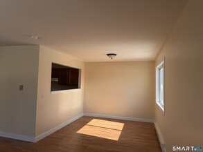 4 Merrimac St in Danbury, CT - Building Photo - Building Photo