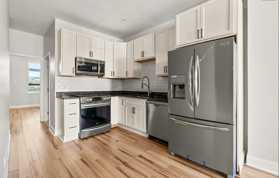 41 N Collington Ave in Baltimore, MD - Building Photo