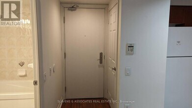 61 Town Centre Court in Toronto, ON - Building Photo - Building Photo