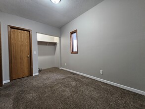 107 W Park St, Unit #1 in Spencer, IA - Building Photo - Building Photo