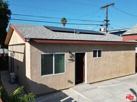 2445 Harwood St in Los Angeles, CA - Building Photo