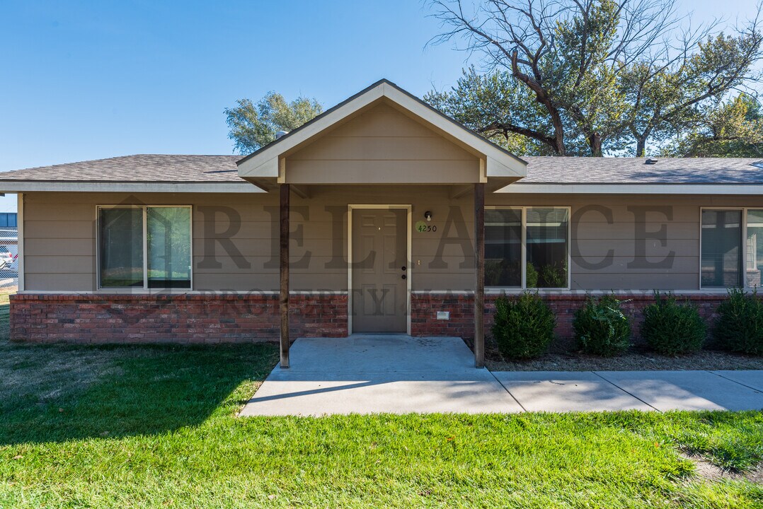 4250 Newell St in Wichita, KS - Building Photo