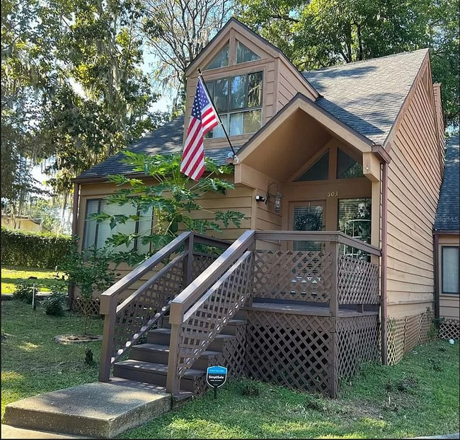 property at 1621 NE 2nd St