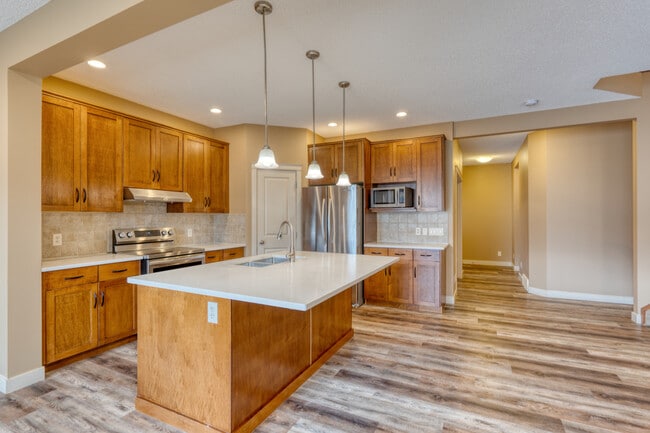 11 Everoak Bay SW in Calgary, AB - Building Photo - Building Photo