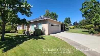 233 Keystone Way in Eagle Point, OR - Building Photo - Building Photo