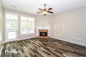 1615 Farkleberry Dr in Cordova, TN - Foto de edificio - Building Photo