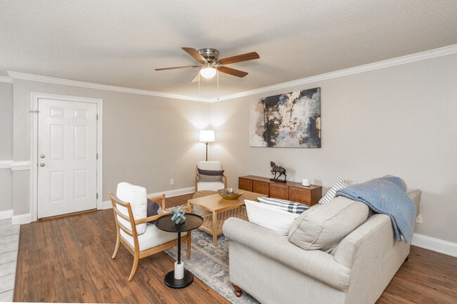 Windsor Place in Mobile, AL - Building Photo - Interior Photo