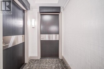 18-318 Graydon Hall Dr in Toronto, ON - Building Photo - Building Photo