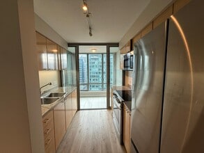 1288 W Georgia St in Vancouver, BC - Building Photo - Building Photo