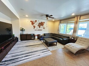 702 W San Carlos Way in Chandler, AZ - Foto de edificio - Building Photo