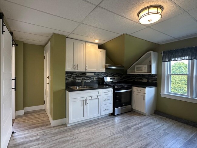 296 Canonicus St in Tiverton, RI - Building Photo - Building Photo